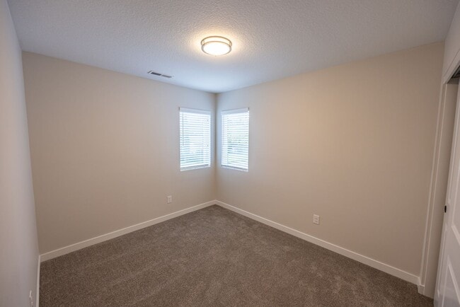 Building Photo - 3 bedrooms with loft/office. Built in 2024