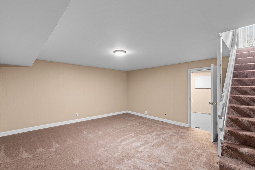 Building Photo - 445 Olian Dr