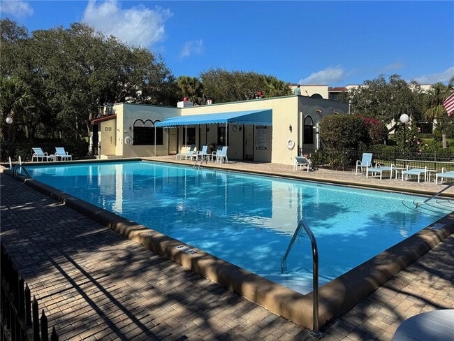 Building Photo - 5601 Jimmy Buffett Mem Hwy