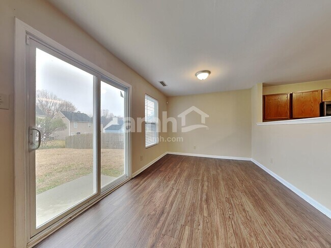 Building Photo - 911 Swearngan Ridge Ct