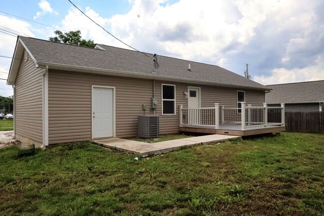 Building Photo - Almost New Home in Crystal City MO for Lease!