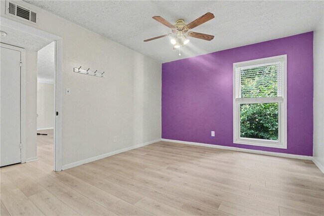 Building Photo - 5159 Roswell Rd NE