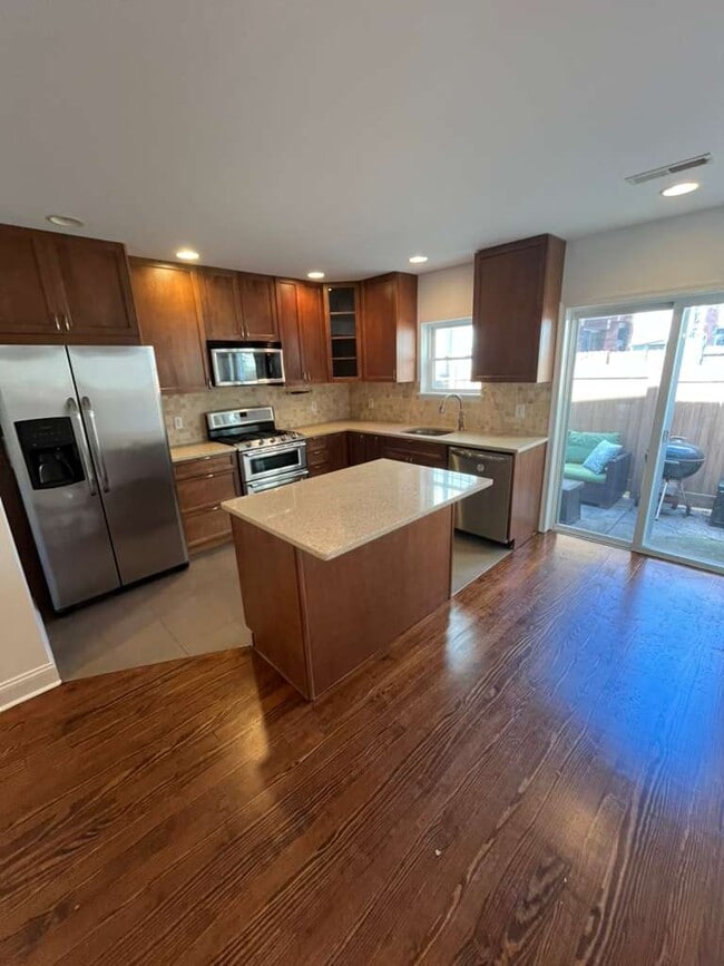 Building Photo - 2033 Kater St