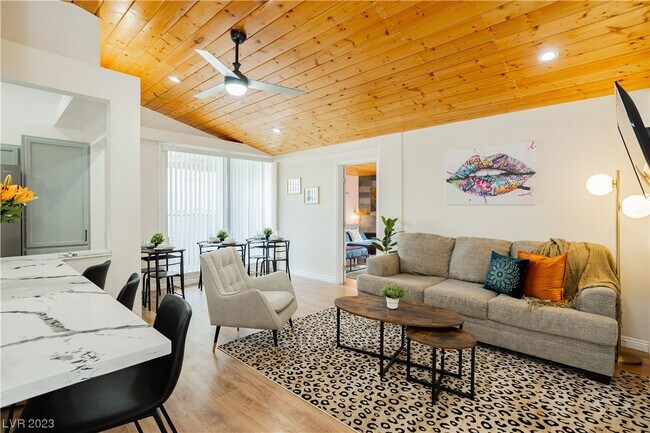 Building Photo - 2205 Santa Paula Dr