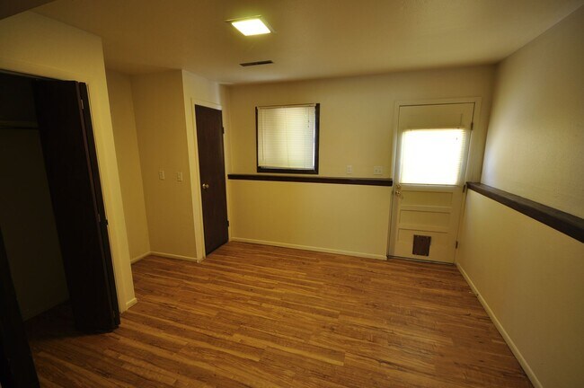 Building Photo - Close to CSU! 3 Bed Home with Fenced Yard & Garage