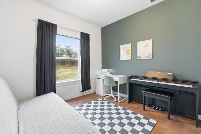 Building Photo - 10412 Parkwood Dr