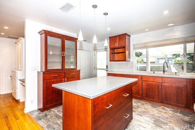 Building Photo - 3367 Roxanne Ave