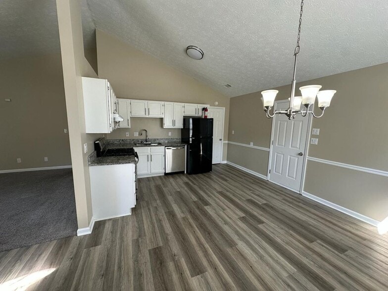 Building Photo - 10629 Pine Forest Ln