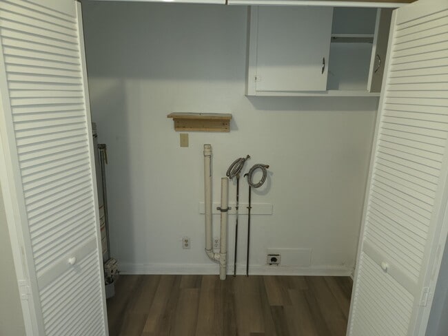 Building Photo - 2 N Richard Dr