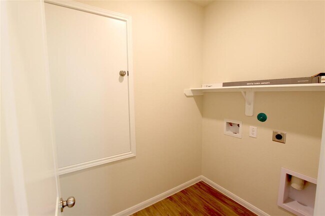 Building Photo - 6423 Lakeview Haven Dr