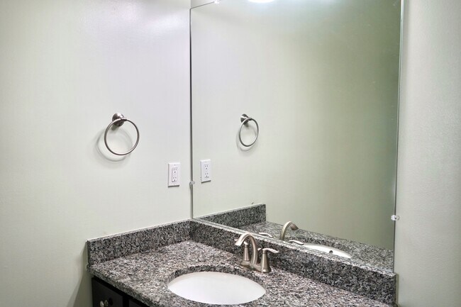 Building Photo - 5660 Arbor Chase Dr