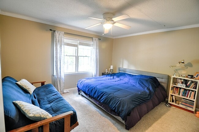 Building Photo - 2516 Foxwood Dr
