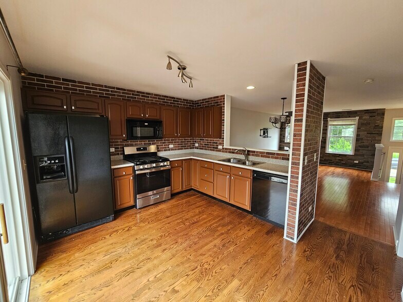 Building Photo - 24429 John Adams Dr