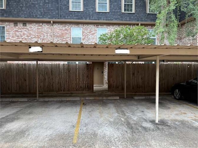 Building Photo - 355 N Post Oak Ln