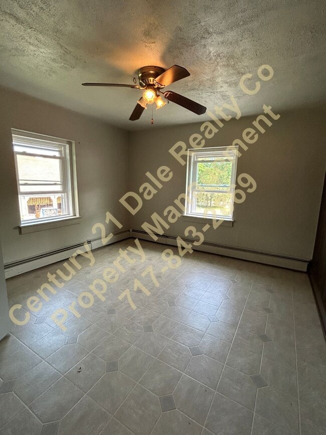 Building Photo - 2 Bedroom home in South Eastern School District with a Large Yard