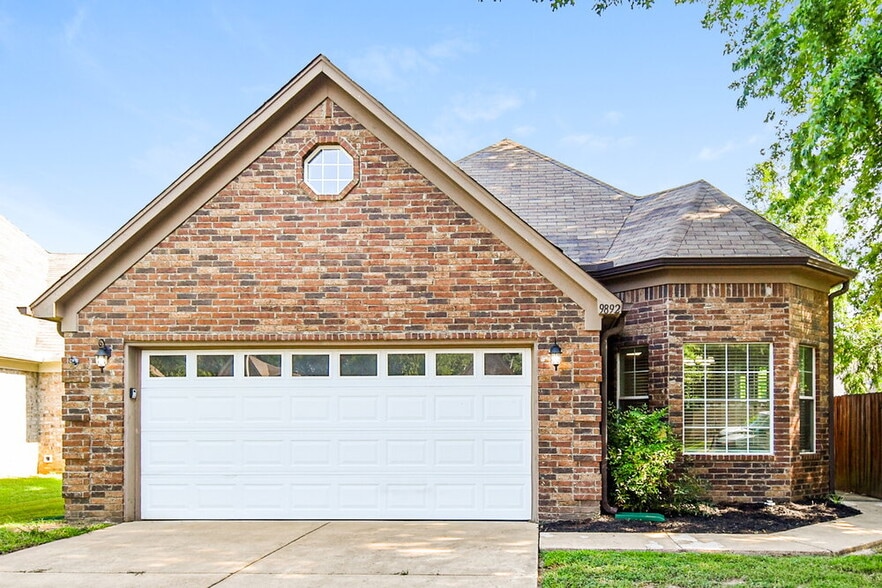 Primary Photo - 9892 Southern Oak Way