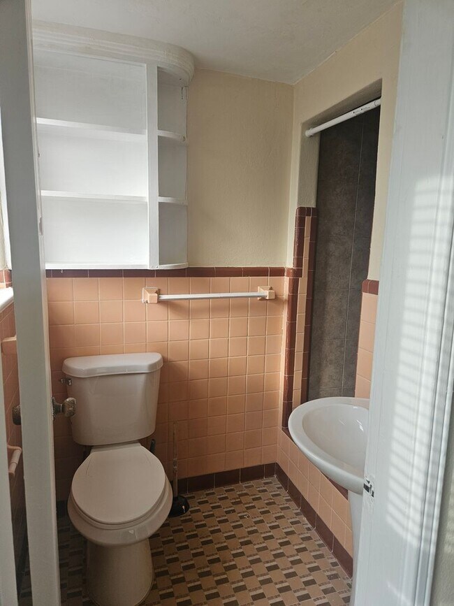 Building Photo - 2014 Blais Ave