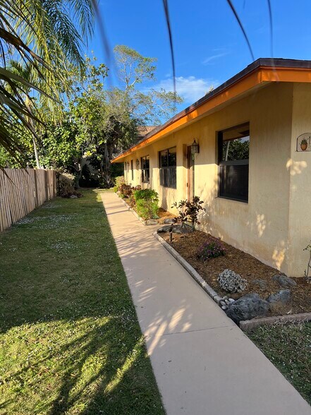 Building Photo - 119 Lakeview Ave