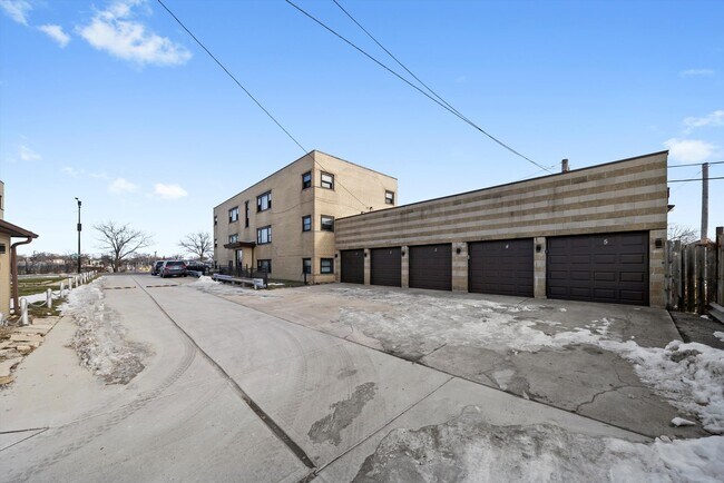 Building Photo - 5701 W 55th St