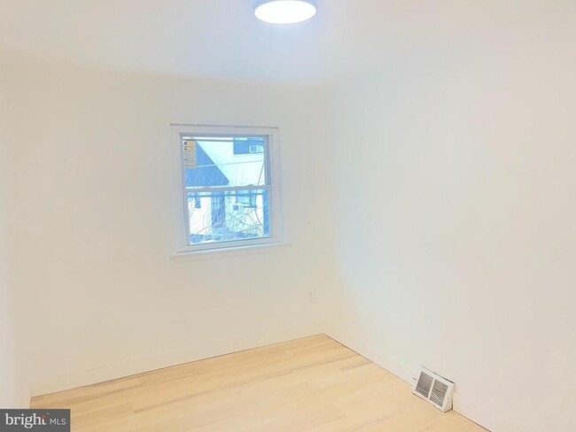 Building Photo - 2637 Tremont St