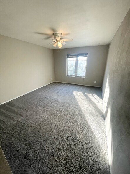 Building Photo - 2453 N Lynndale Dr