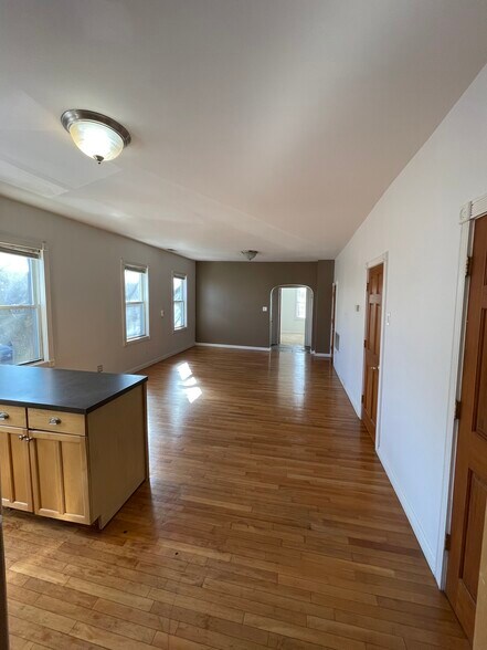 Building Photo - 1834 W Thomas St