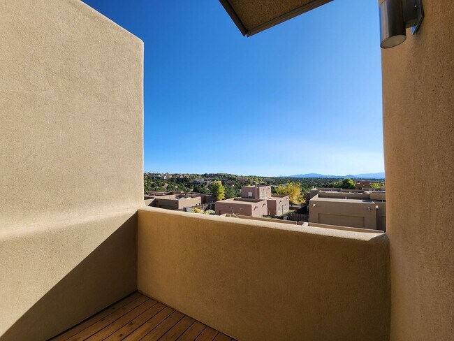Building Photo - 6 Calle Lemita