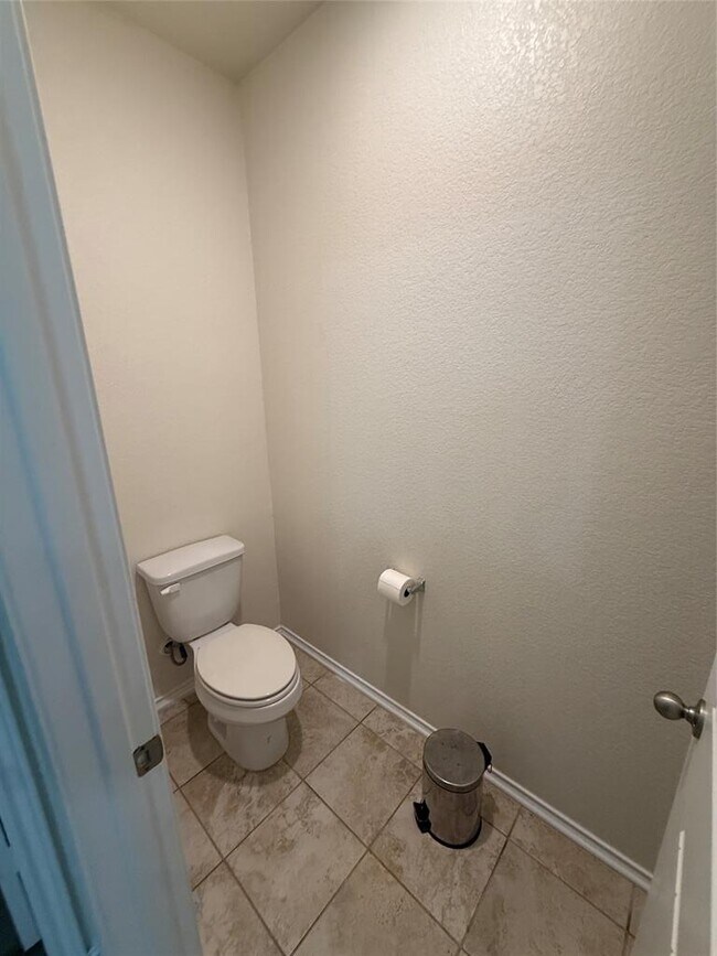 Building Photo - 16602 Brogan Ln