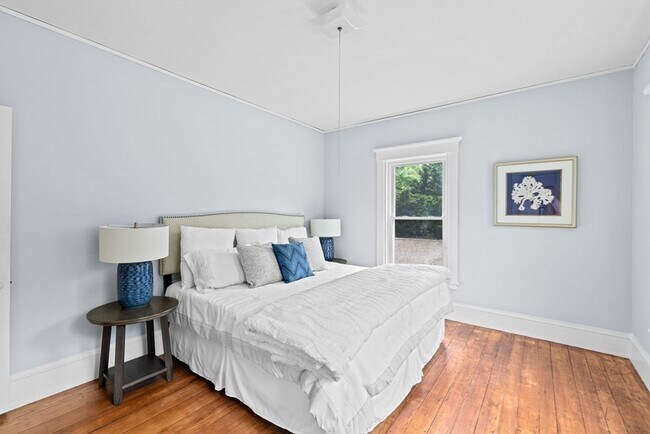 Building Photo - 225 Pleasant St