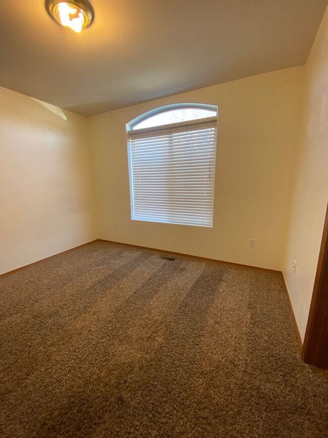 Building Photo - April Rent Free - House with Triple Car Garage