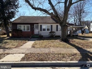 Building Photo - 5 Bedroom Single Family House