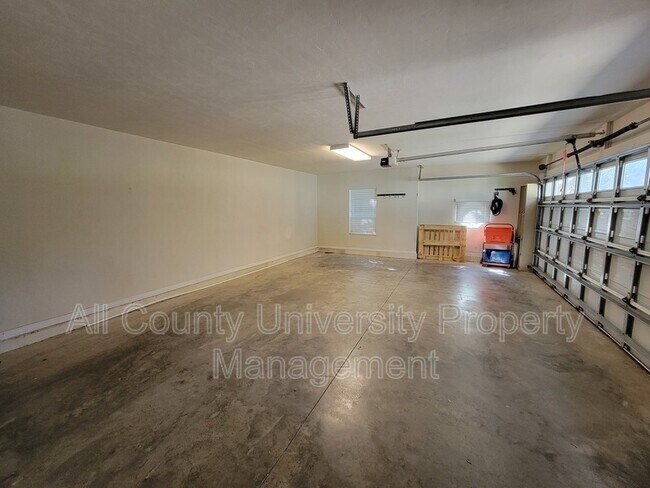Building Photo - 8590 SW 10th Rd