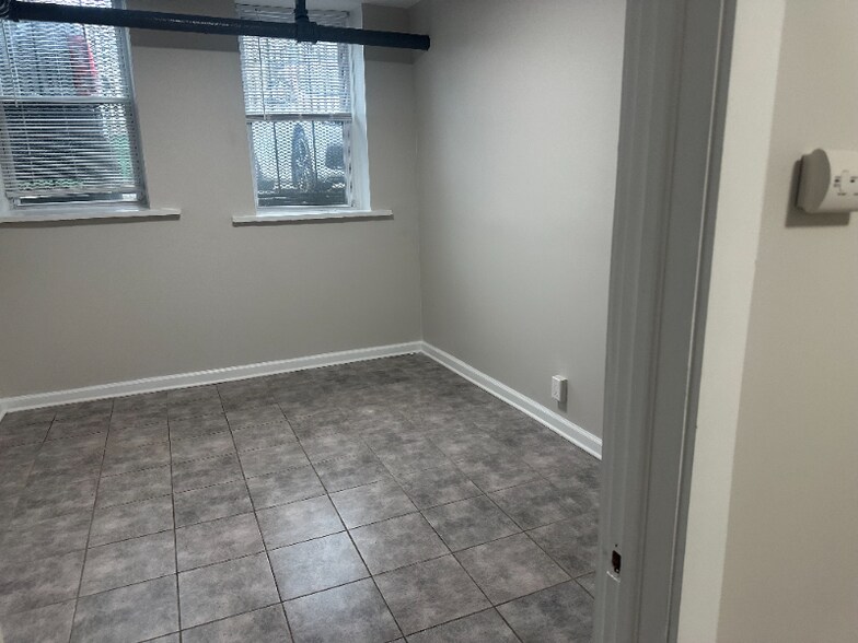 Building Photo - 9 Bentley Ave