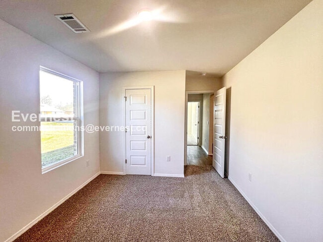 Building Photo - 1511 Ridgefield Cir