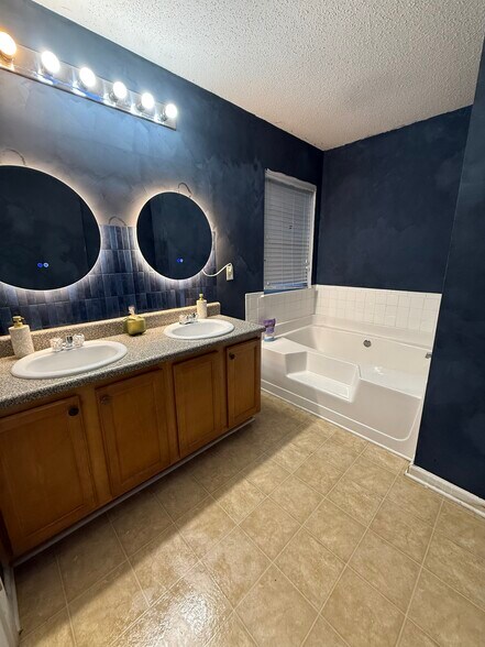 Building Photo - 8684 Goswell Dr