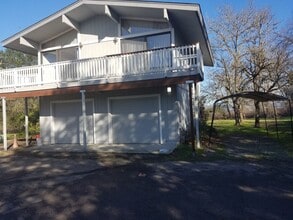 Building Photo - Beautiful Country Setting above garage Stu...