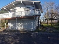 Building Photo - Beautiful Country Setting above garage Stu...