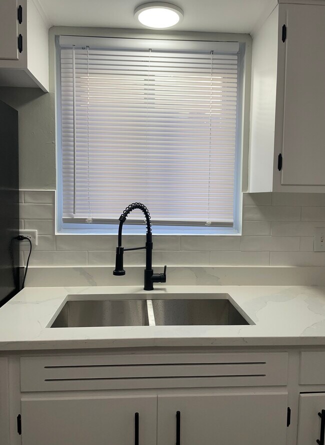 Building Photo - 148 E Quincy St