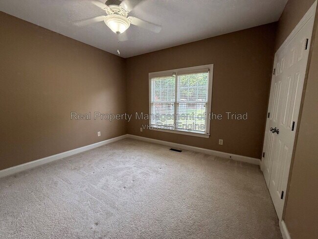 Building Photo - 1016 Longhorn Ct