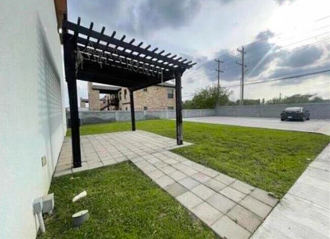 Building Photo - 7608 Rocio Dr