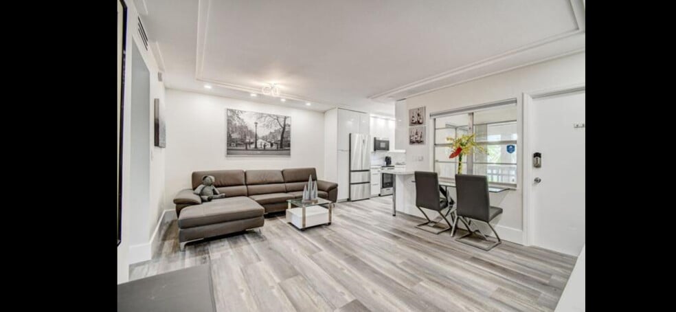 Building Photo - 100 Royal Palm Way