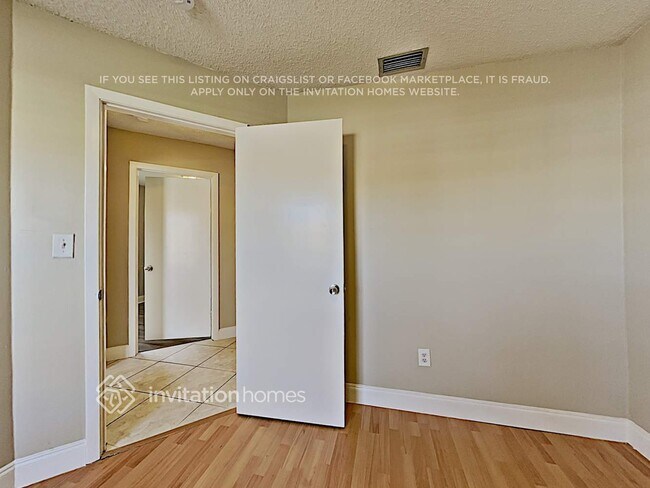 Building Photo - 10105 SW 141st Ct