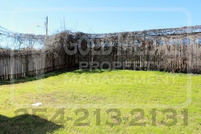 Building Photo - 3709 Hereford Ln