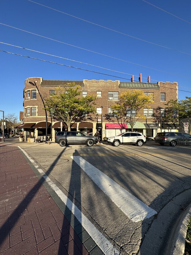 Building Photo - 725 St Johns Ave