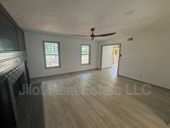 Building Photo - 63 Lakeview Ln