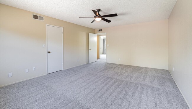 Building Photo - Charming 3-Bedroom Home with Beautifully U...