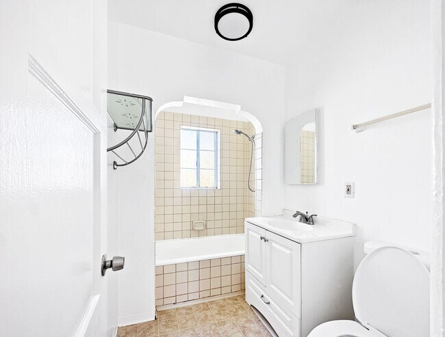 Building Photo - 3 Bedroom House in North Park!