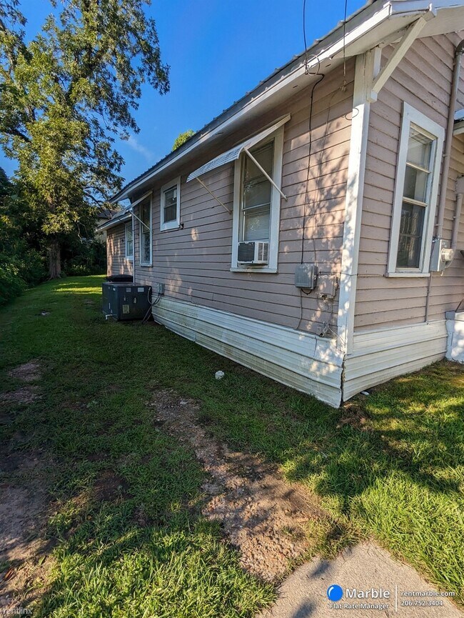 Building Photo - 2 br, 1 bath House - 849 W Brevard St