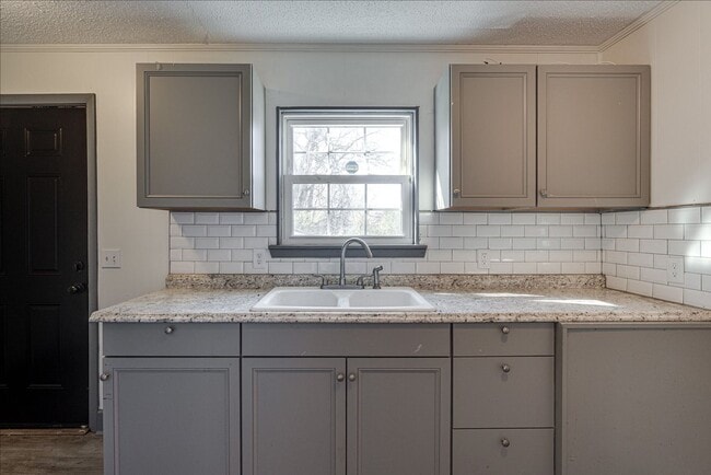 Building Photo - 2004 Wilson St