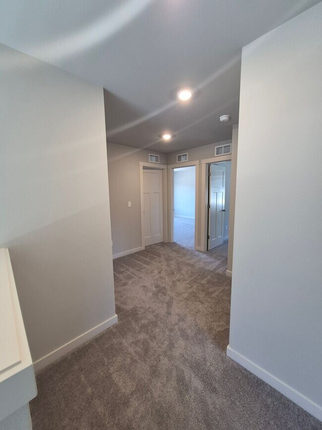 Building Photo - NEW - 4 BR/2.5 BA Plus office in Acadia Pointe